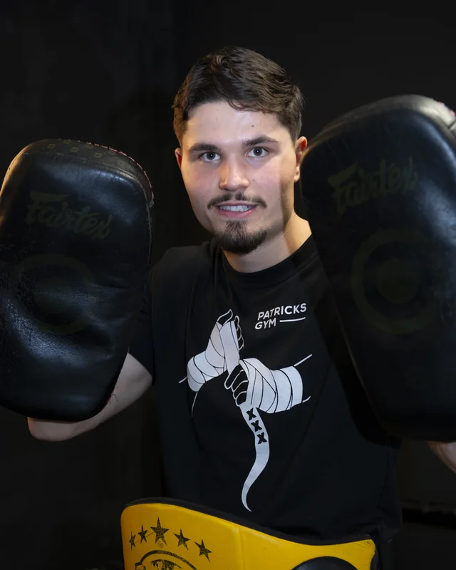 Casper Boekee with Thai pads and belly pad